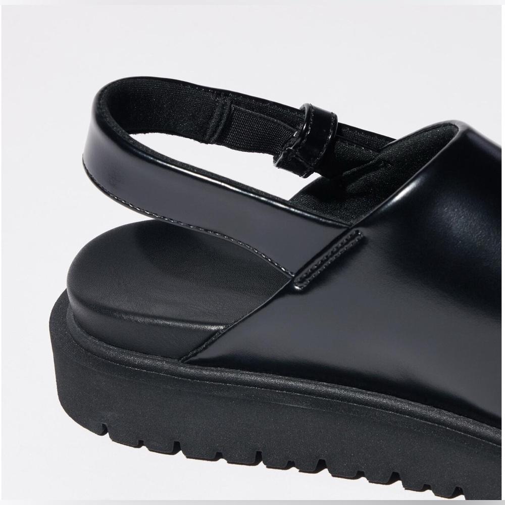 Uniqlo Classic Black Clogs - Picture 8 of 8